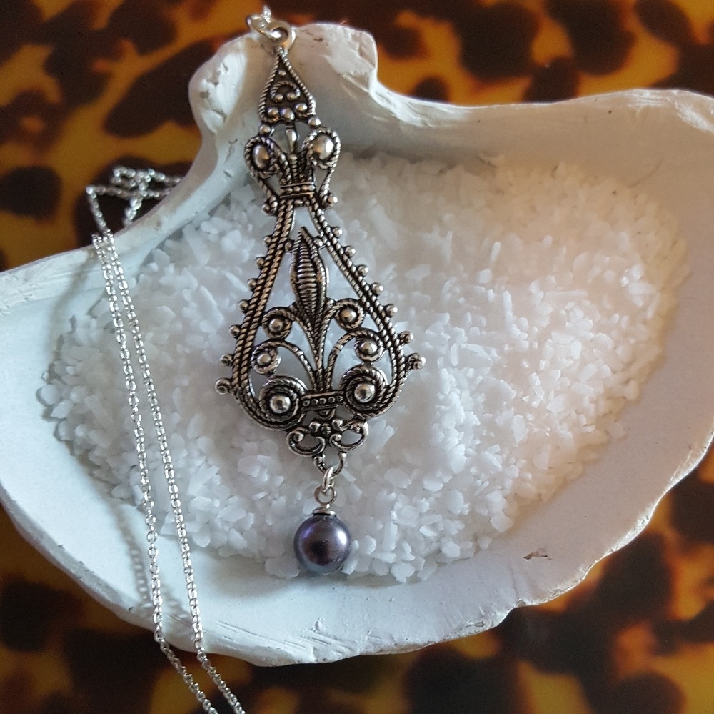 Vantel Pearls "Royalty " necklace